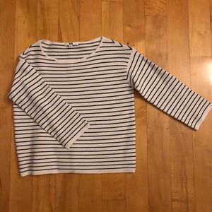 UNIQLO Black and White Stripped Sweater